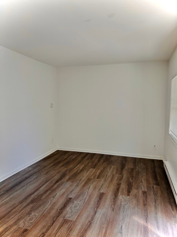 Building Photo - 110 W Willow Dr
