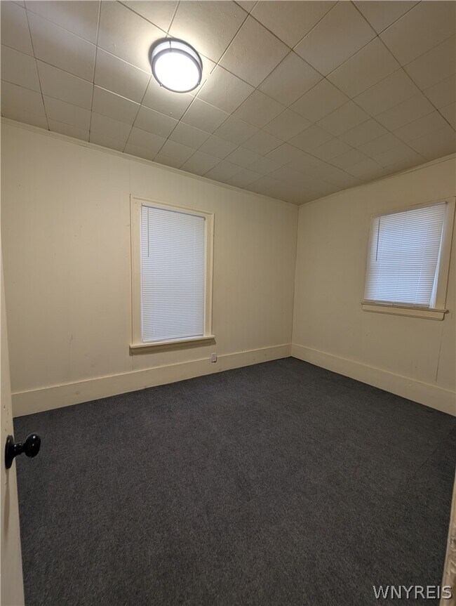 Building Photo - 67 Barton St