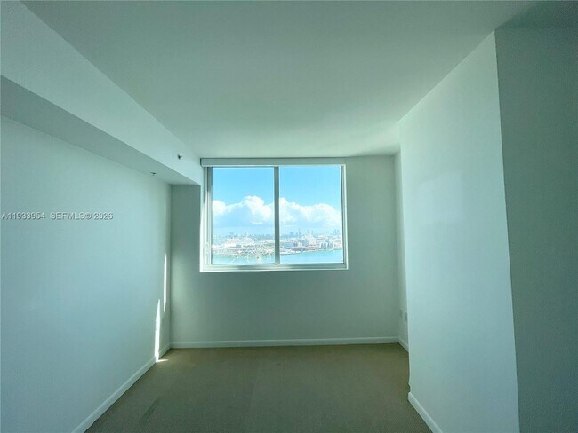 Building Photo - 253 NE 2nd St