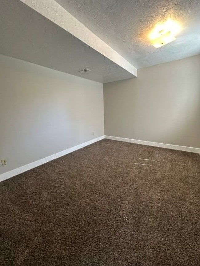 Building Photo - Light Up Your Summer – Get 3 Weeks Rent Fr...
