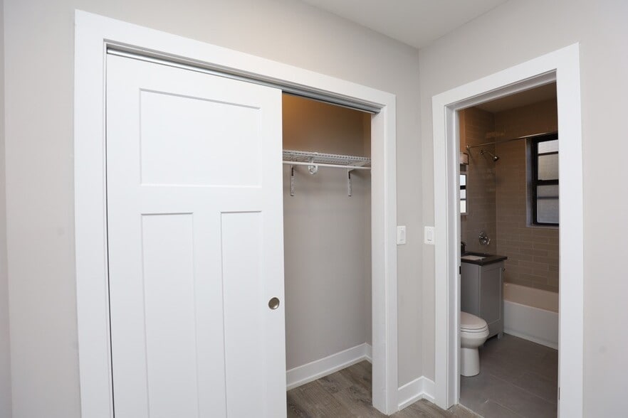 Building Photo - 4551 N Damen Ave