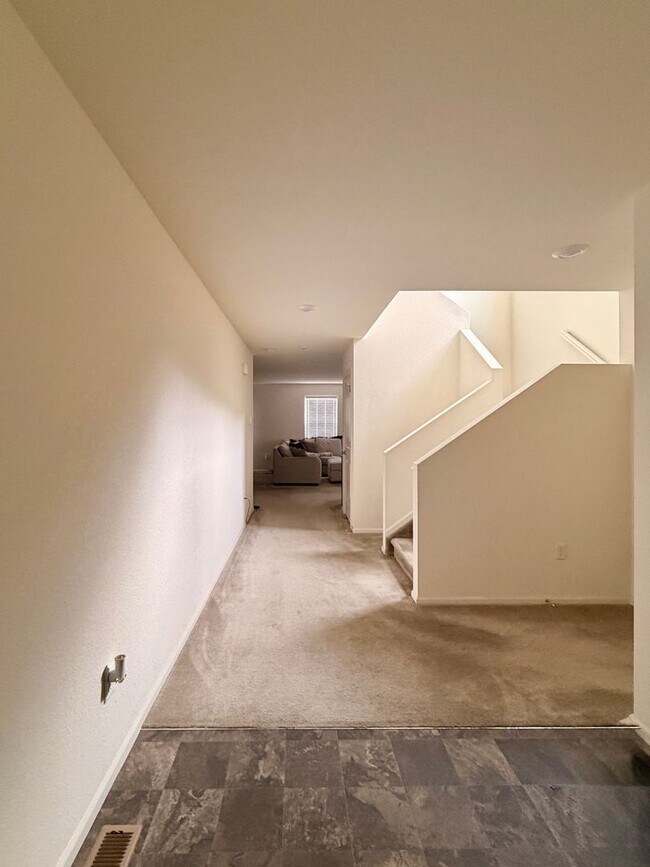 Building Photo - HUGE 3BR Home Built in 2020 with Office, Loft & Mountain Views