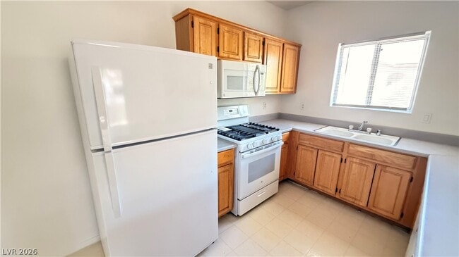 Building Photo - 5655 E Sahara Ave