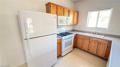 Building Photo - 5655 E Sahara Ave