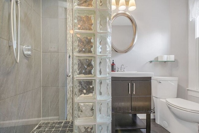 Building Photo - 1109 Caroline St