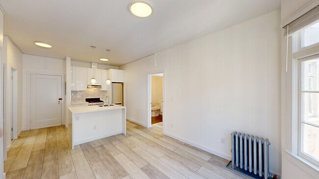Building Photo - 946 Hayes St