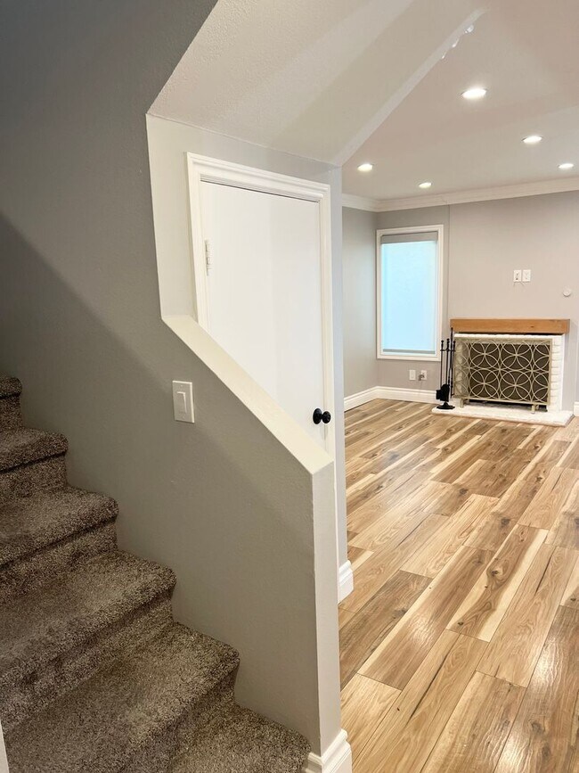Building Photo - 4 Bed/ 3 Bath Yorba Linda Home with 2 Car Garage