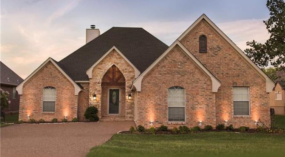 Front elevation daylight - 3316 Preston Club Dr