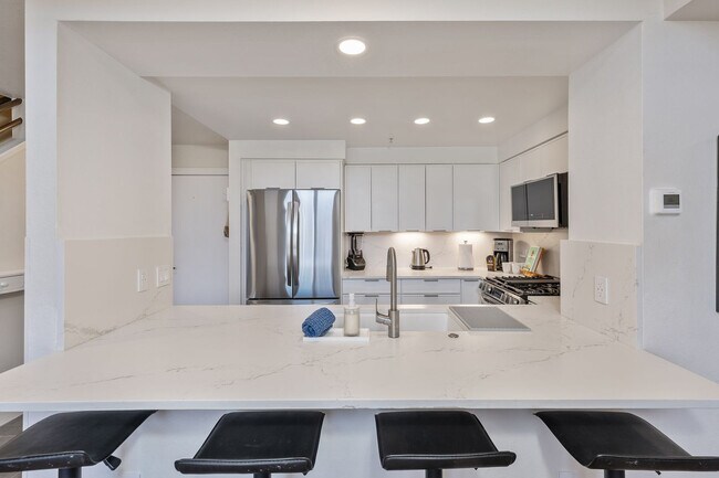 Building Photo - 113 Lost Creek Ln