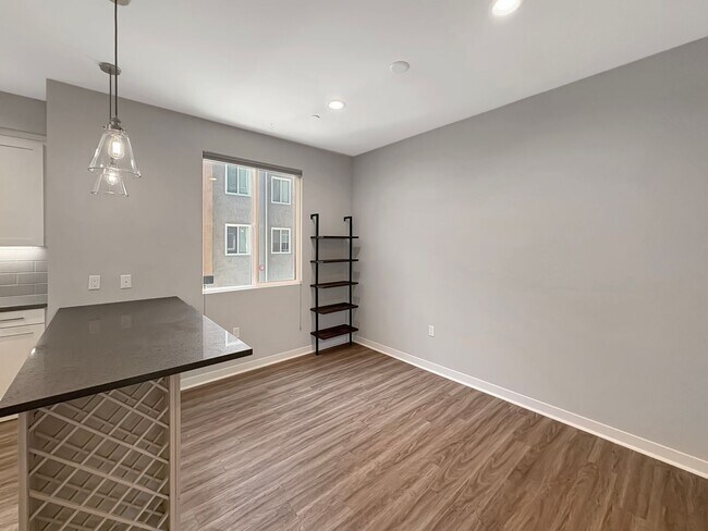 Building Photo - Spacious San Elijo Hills Home with 2-car G...