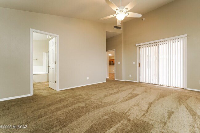 Building Photo - 1486 W Sand Pebble Dr