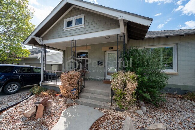 Building Photo - 322 E 6th Ave