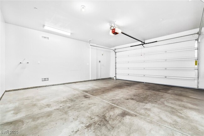Building Photo - 900 Bluebell Brook St