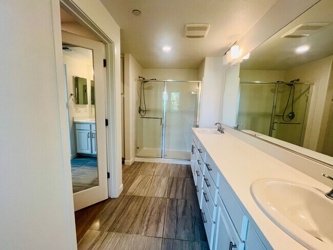 Building Photo - Vibrant 3 BED + 2.5 BA Milpitas Townhouse. Stainless Steel Appliances. Great Location.