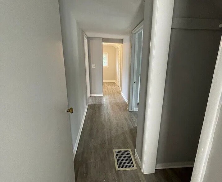 Building Photo - 1205 Dayton St SW