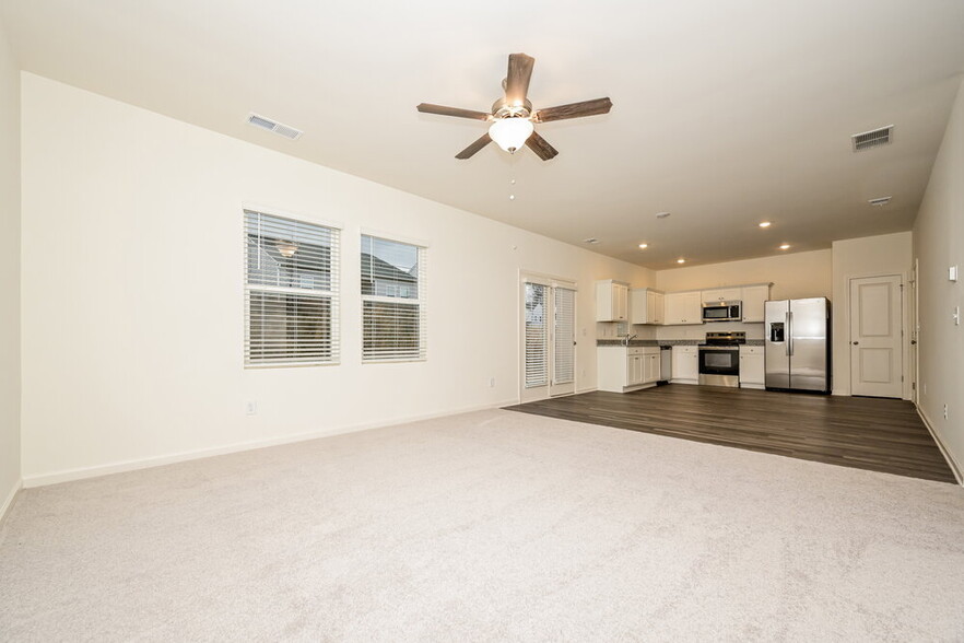 Building Photo - 7661 Saffron Ave