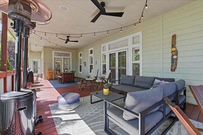 Building Photo - Luxury Living in Southeast Boise, 3-Car Garage, Hot Tub & Flexible Bonus Loft & Private/Secure Wo...