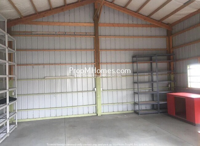 Building Photo - Rare Find - 3 Bedroom in Cully w/ Rentable...