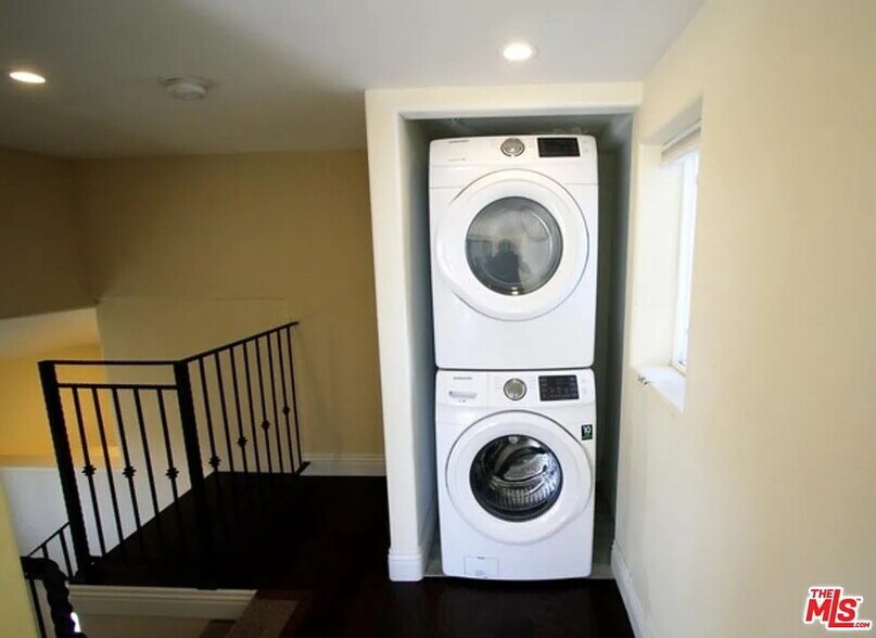 Building Photo - 1834 Euclid St