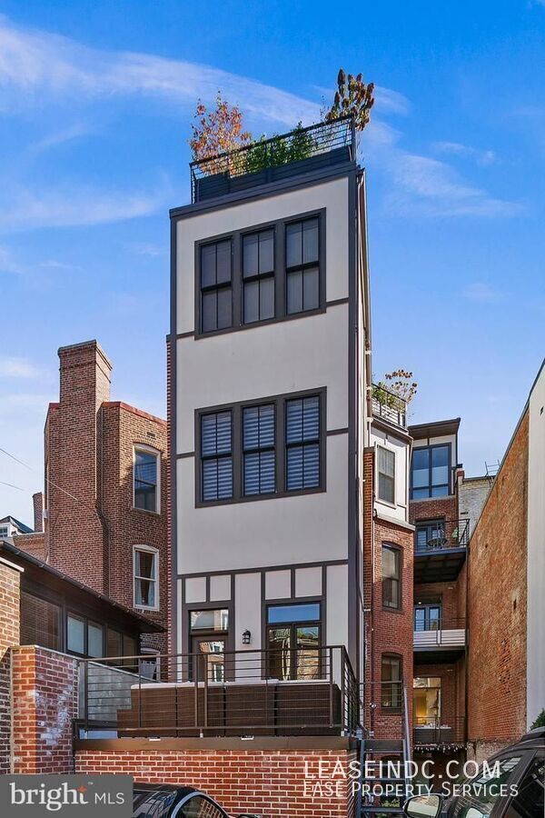 Building Photo - 1330 Vermont Ave NW