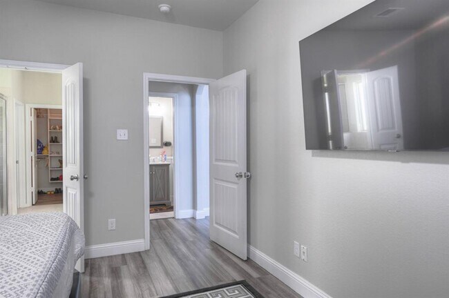 Building Photo - 5555 Casa Martin Dr
