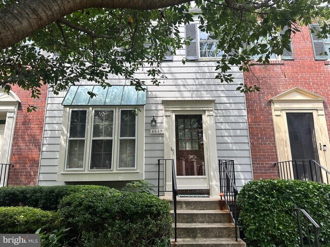 Building Photo - 4847 Chevy Chase Dr