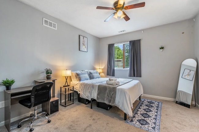 Building Photo - *Recently Updated 2BD/1BA Apartment availa...