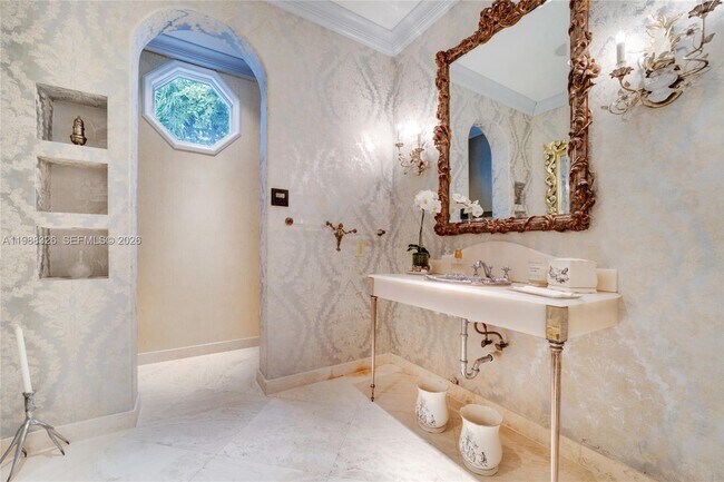 Building Photo - 100 Palm Ave