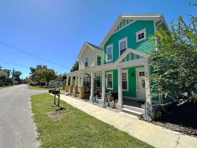 Building Photo - Recently Built 4 Bedroom 4 Bathroom House ...