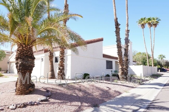 Building Photo - 4024 E Hiddenview Dr