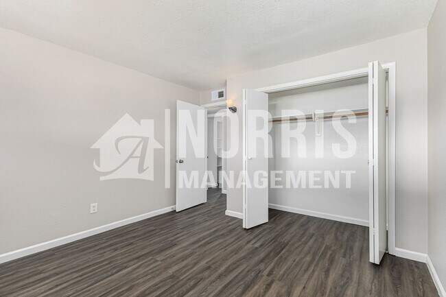 Building Photo - Convenient, Beautifully Updated Space Available Now!