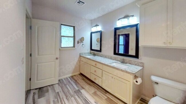 Building Photo - Great 3 bed 2 Bath on the West side.
