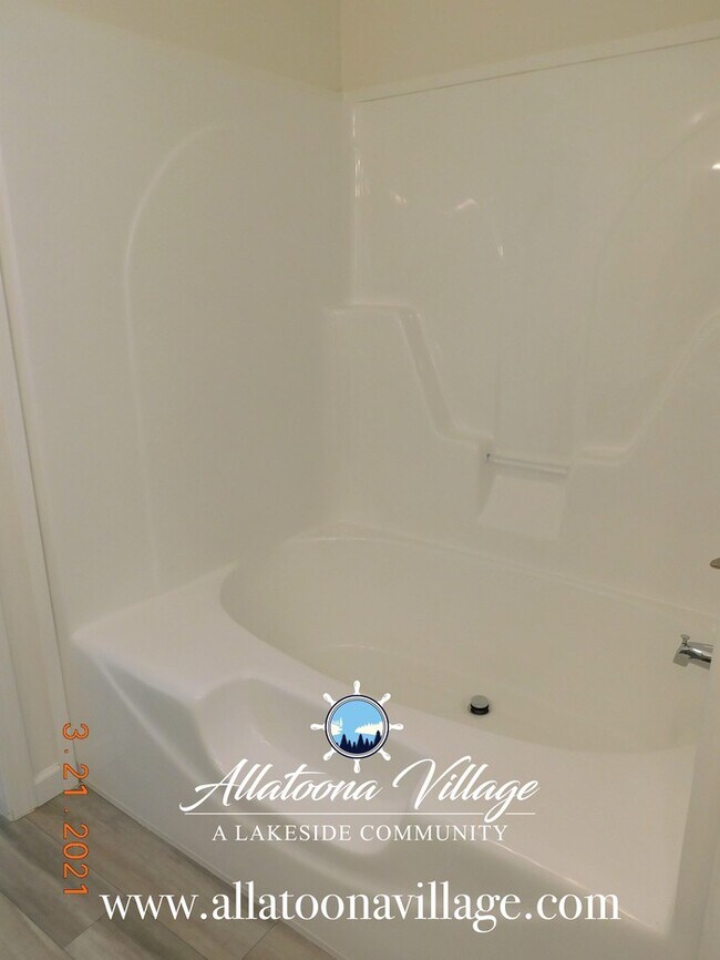 Building Photo - 3BR/2Bth w/ Lake Access and Pet Friendly i...