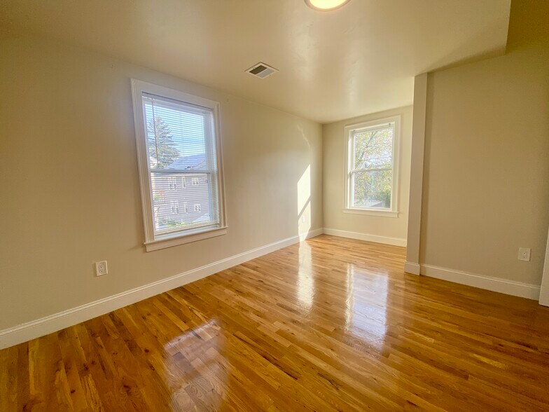 Building Photo - 96 Willis Ave