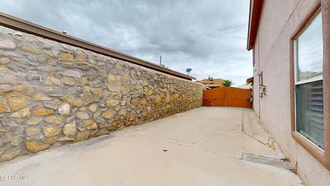 Building Photo - 12528 Sun Empress Dr