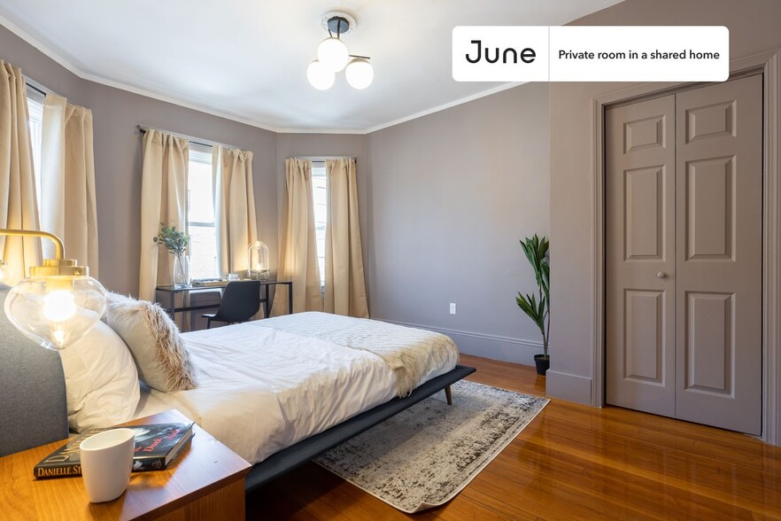 Building Photo - Private bedroom in 3 bed/1 bath Home