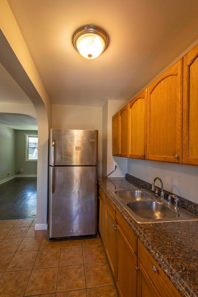 Building Photo - 2019 Grinnalds Ave