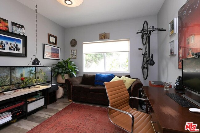 Building Photo - 632 S Evergreen Ave