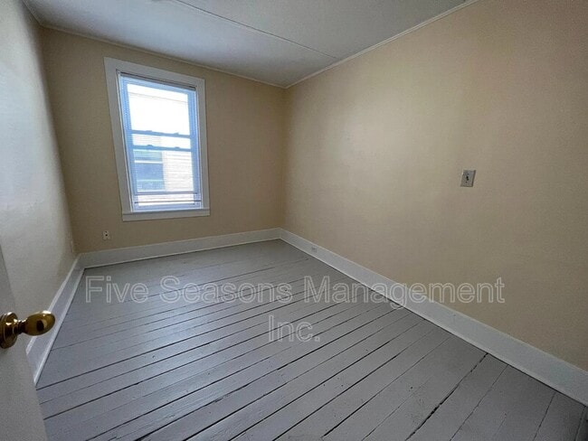 Building Photo - 28-30-30 Conger Ave