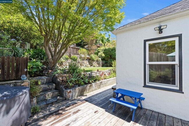 Building Photo - 1048 Leo Way