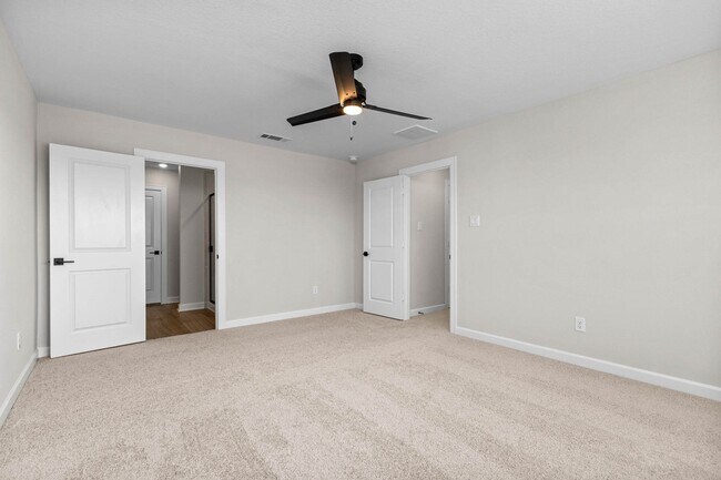 Building Photo - 1006 Whispering Winds Dr
