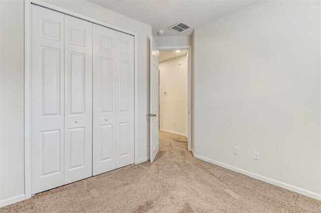 Building Photo - Spacious 4-Bedroom Home Near Amelia Island...