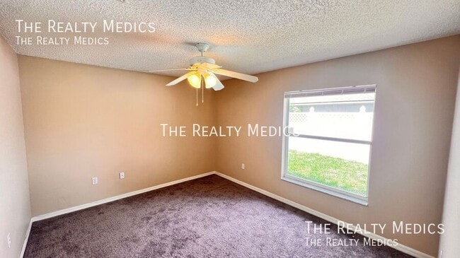Building Photo - 1553 Ross Dr