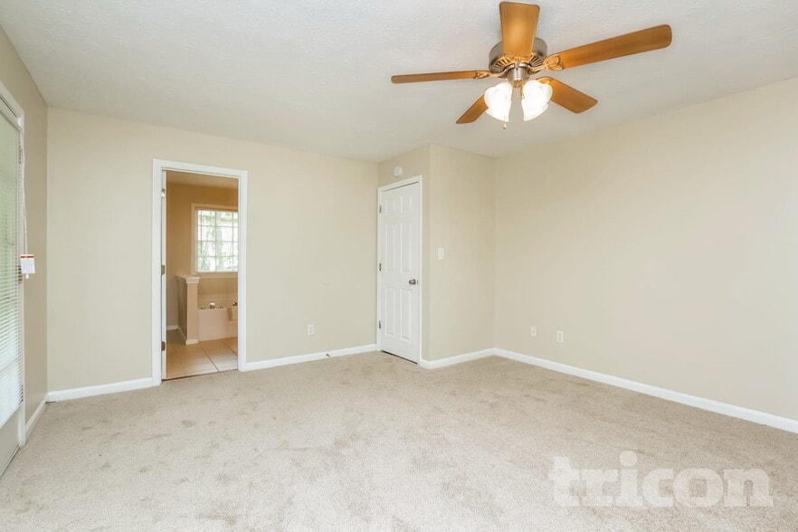 Building Photo - 16 Little John Way