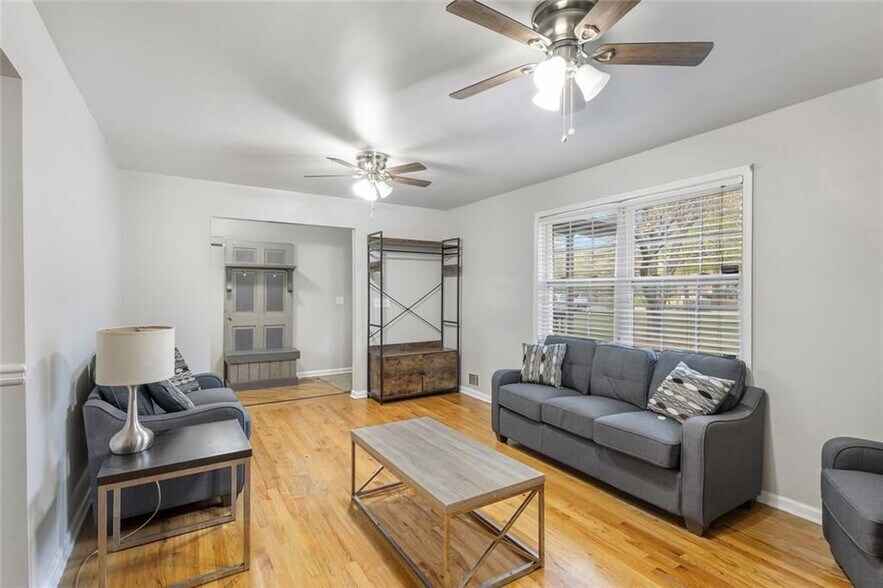 Building Photo - 1246 Elgin Way