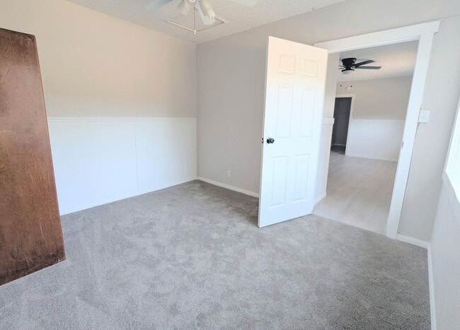 Building Photo - Beautifully renovated 3 bedroom unit in La...