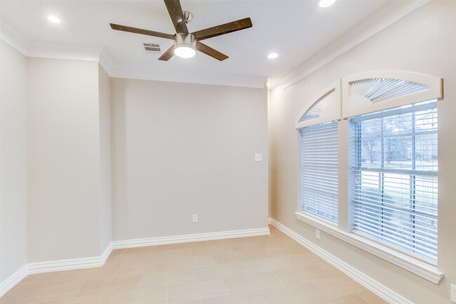 Building Photo - 5125 Carriage Bend Dr