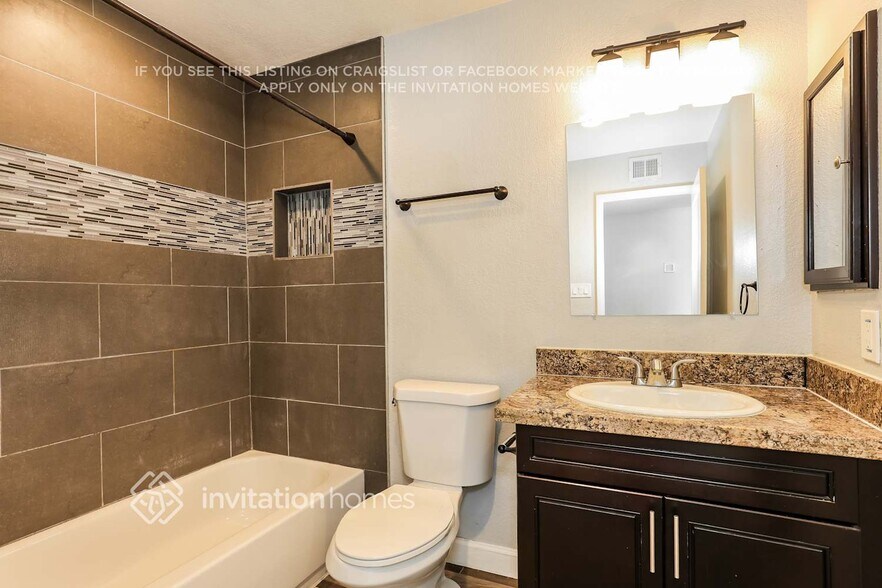 Building Photo - 6102 S Parkside Dr