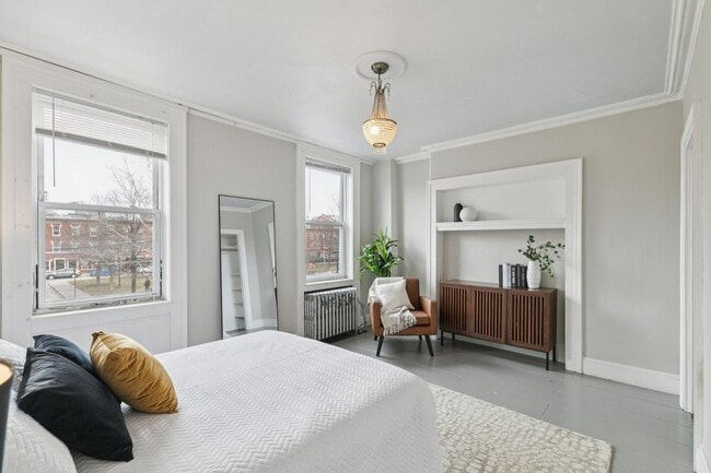 Building Photo - 1228 Catharine St