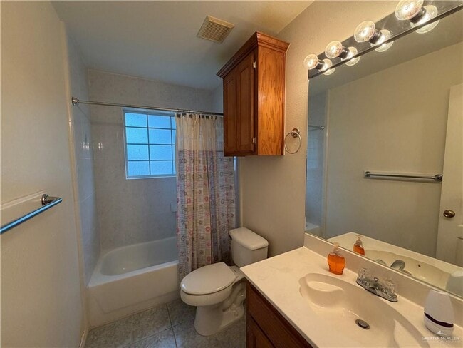 Building Photo - 25 Laurel Ave